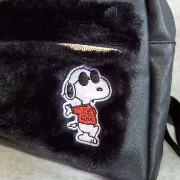 Bioworld Peanuts Backpack - Picture 3 of 9